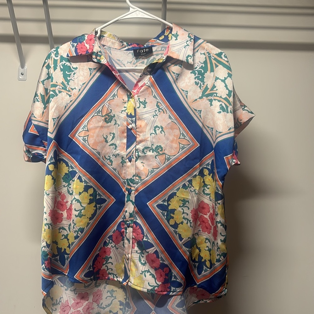 NWOT Fate blue and scarf‎ print satin blouse - Picture 6 of 7